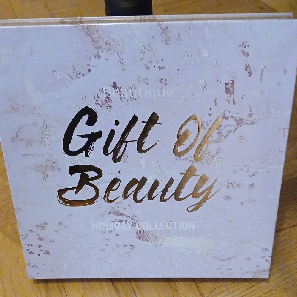 Gift of Beauty Holiday Collection Palette